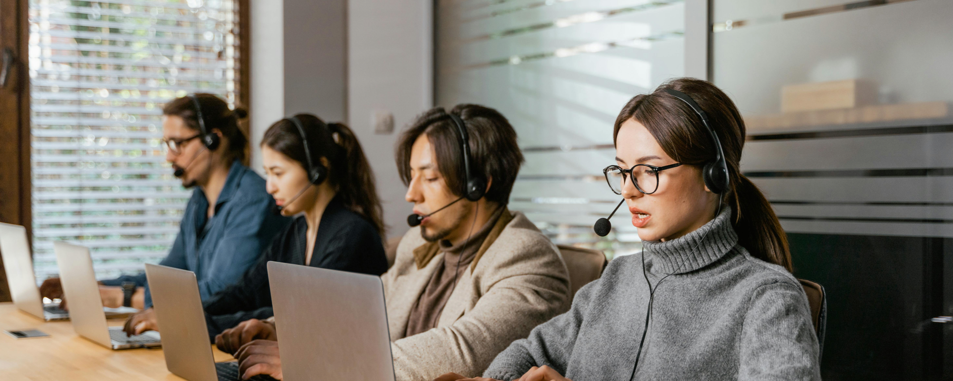 AI for Call Centers: Key Features and Applications 